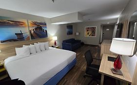 Days Inn & Suites By Wyndham Tampa/Raymond James Stadium